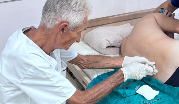 Dr Stanko Buha jedini u Evropi primenjuje apiterapiju putem šprica