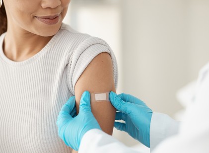 Országszerte elérhető és már igényelhető a térítésmentes influenza elleni védőoltás című cikk nyitóképe