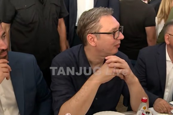 "SUTRA KREĆEMO U IZGRADNJU PUTA UJEDINJENJA, DOBRODOŠLI STE U BEOGRAD!" Vučić u Oplanićima: Srbi sa KiM mu poklonili ikonu Svetog Lazara