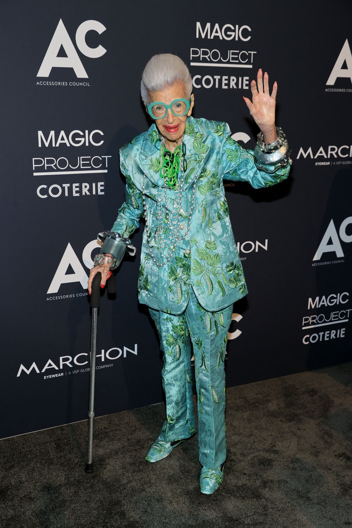 Zomrela Iris Apfel.