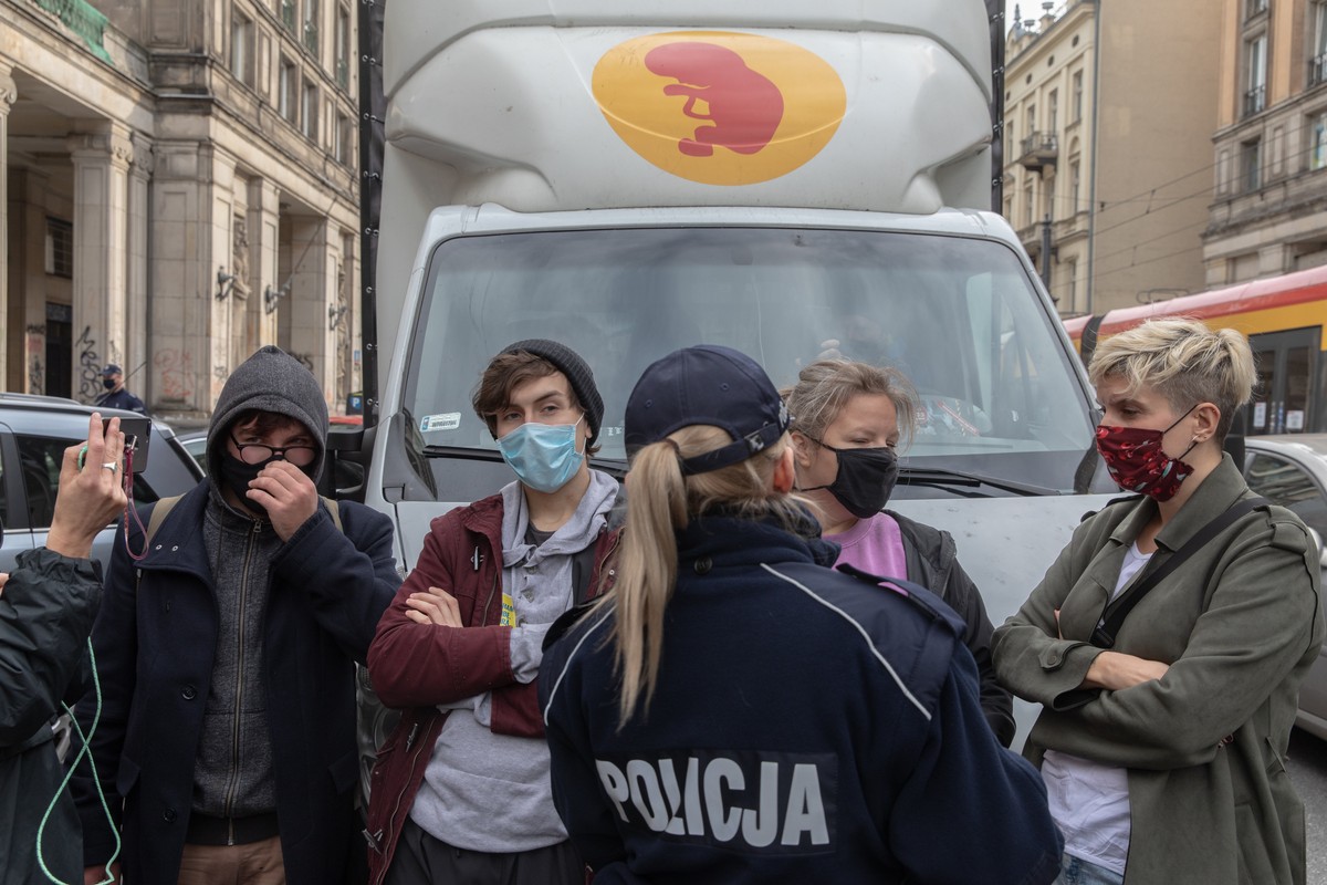 Margot podczas zatrzymania ciezarowki Fundacji Pro - prawo do zycia . W zatrzymaniu udzial brali czlonkowie kolektywu Stop Bzdurom.