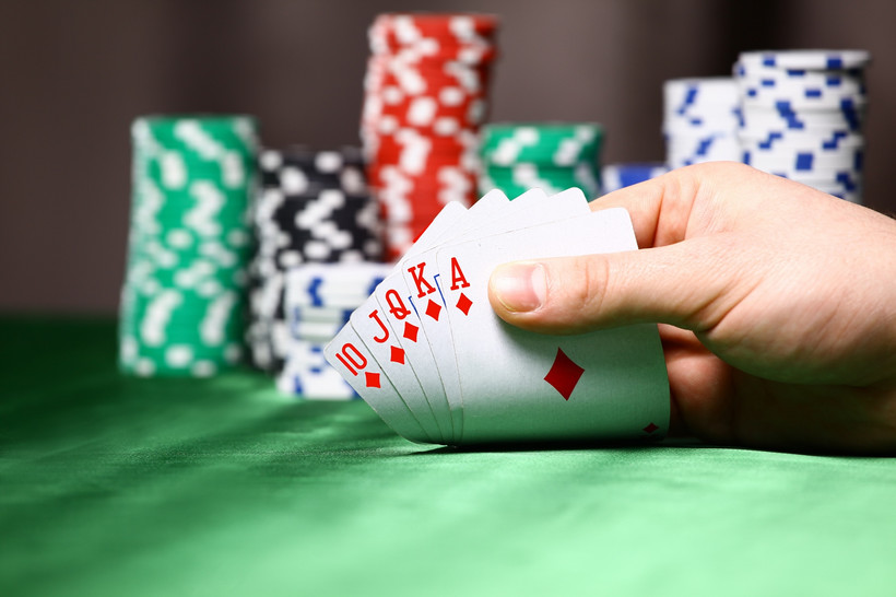 Obowiązek podatkowy powstaje z chwilą rozpoczęcia wykonywania działalności, przy czym w przypadku pokera – z chwilą przystąpienia do turnieju.
