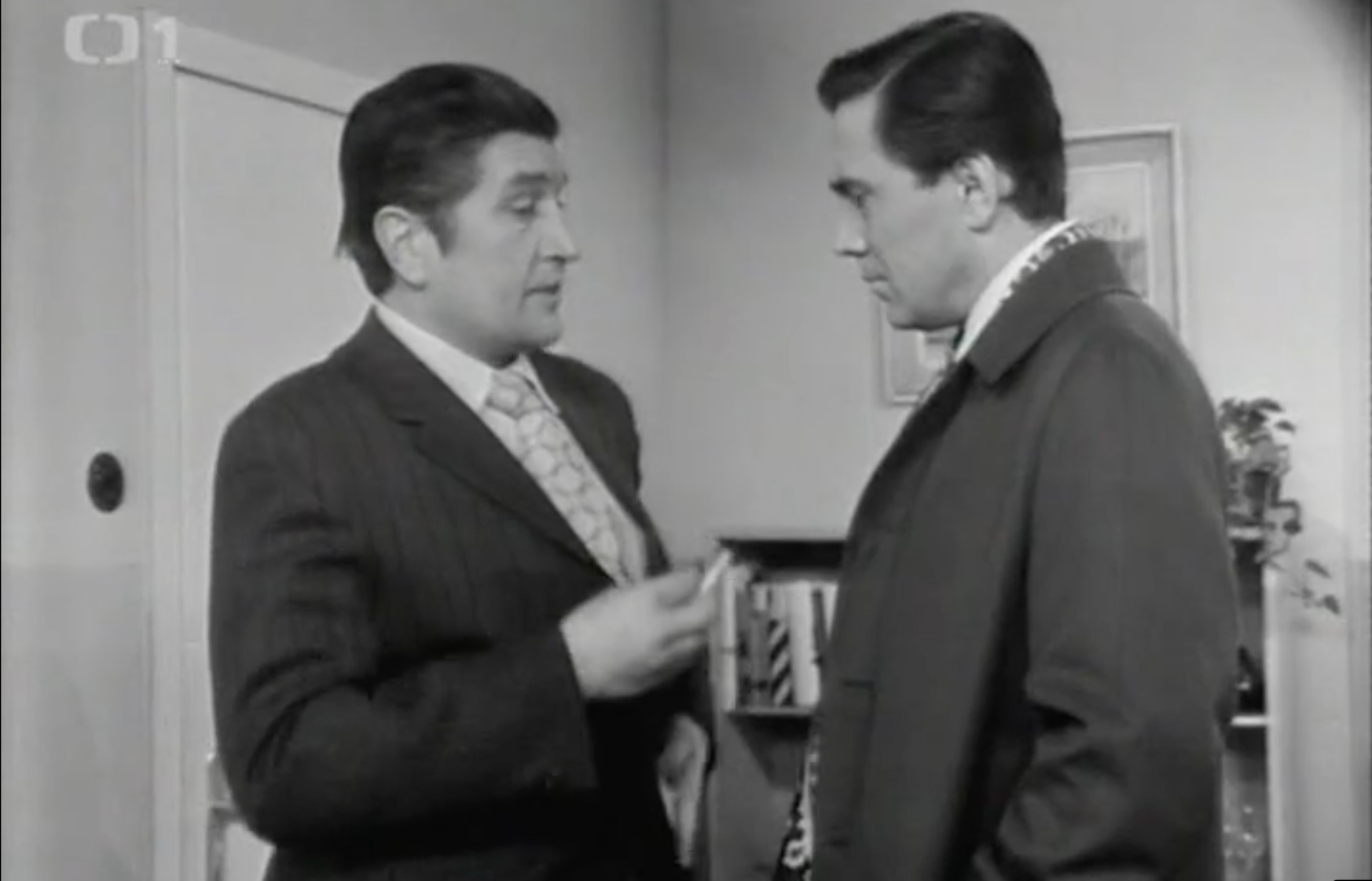 Český herec František Vicena vo filme Bláznova smrt (1973) s Petrom Kostkom.