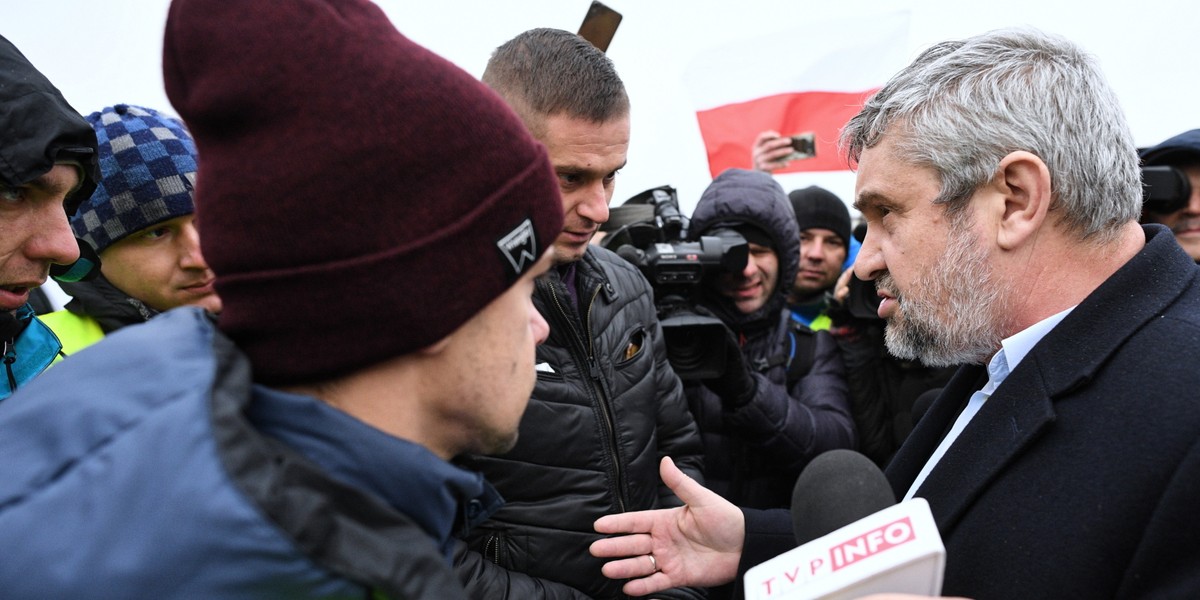 Za protesty na autostradzie A2 odpowiada ruch AGROunia. Na jej czele stoi Michał Kołodziejczak (na zdjęciu w czapce)