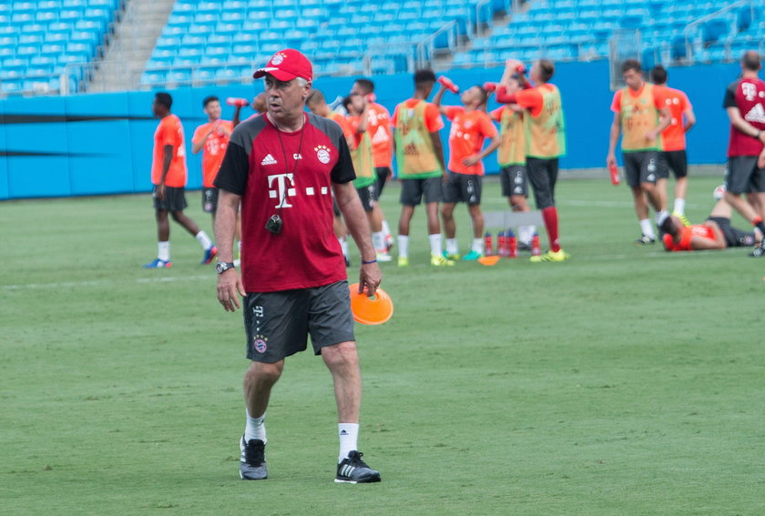 Robert Lewandowski jest ważnym ogniwem Bayernu Monachium. Carlo Ancelotii go nie wypuści