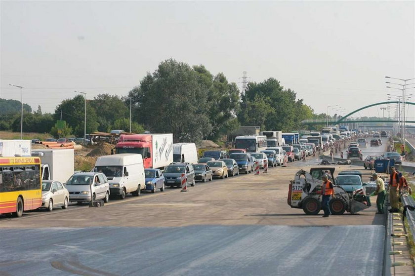 Zalało główną trasę stolicy. Utrudnienia na trasie Toruńskiej