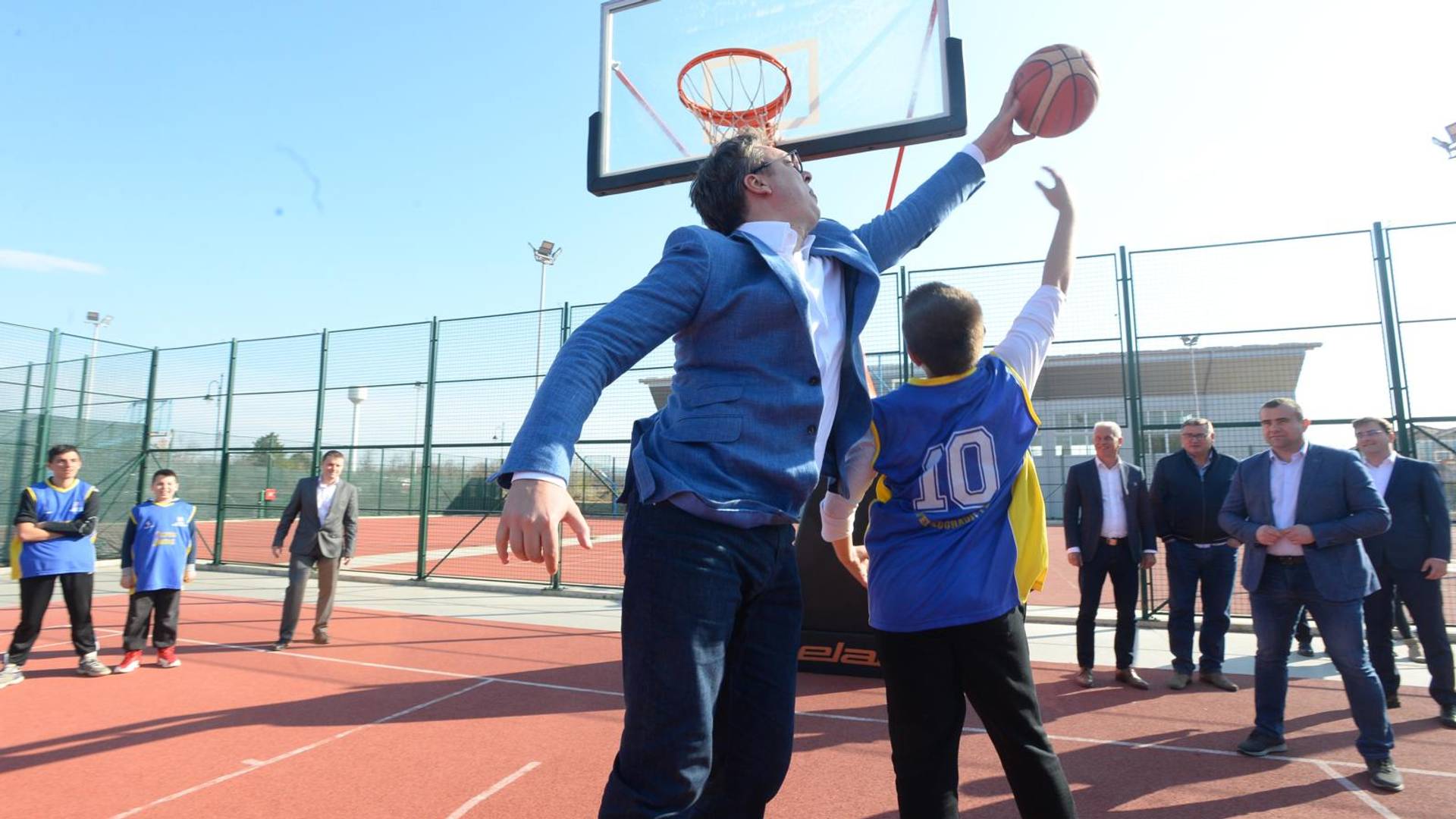 Okršaj Vučića s detetom na basketu je tužna metafora Srbije