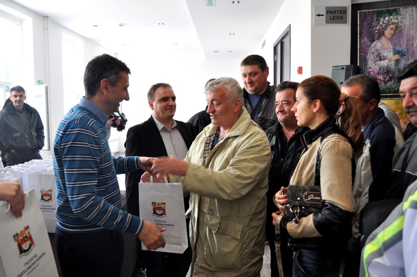 Opština Palilula poklonila 200 tablet računara dobrovoljnim davaocima krvi