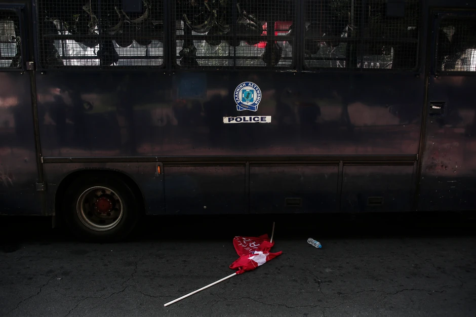 Grčka policija ispred Apelacionog suda u Atini u oktobru, nakon potvrđivanja presude liderima Zlatne zore