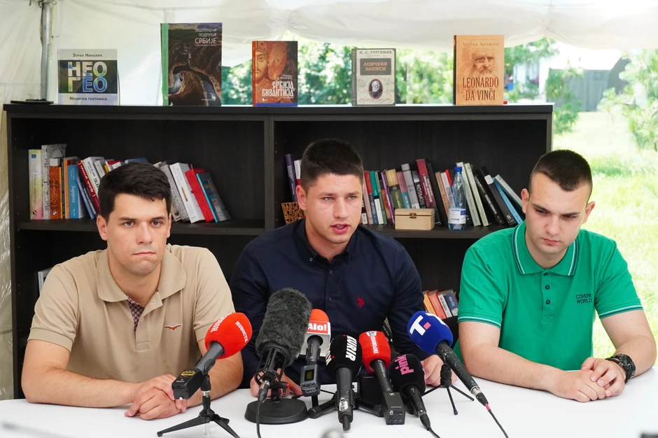 Miloš Pavlović, studenti iz Pionirskog parka