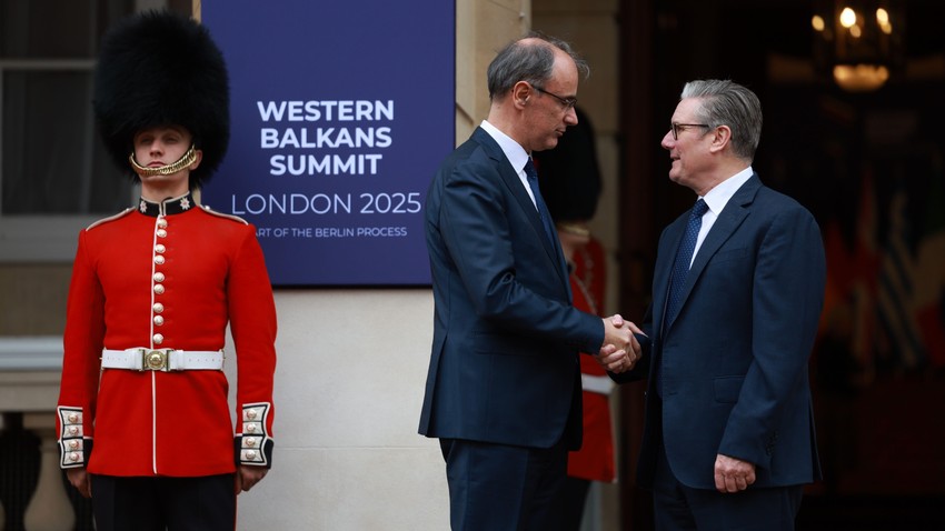 Premijeri Srbije i Velike Britanije, Đuro Macut i Kir Starmer, u Londonu | Foto: EPA