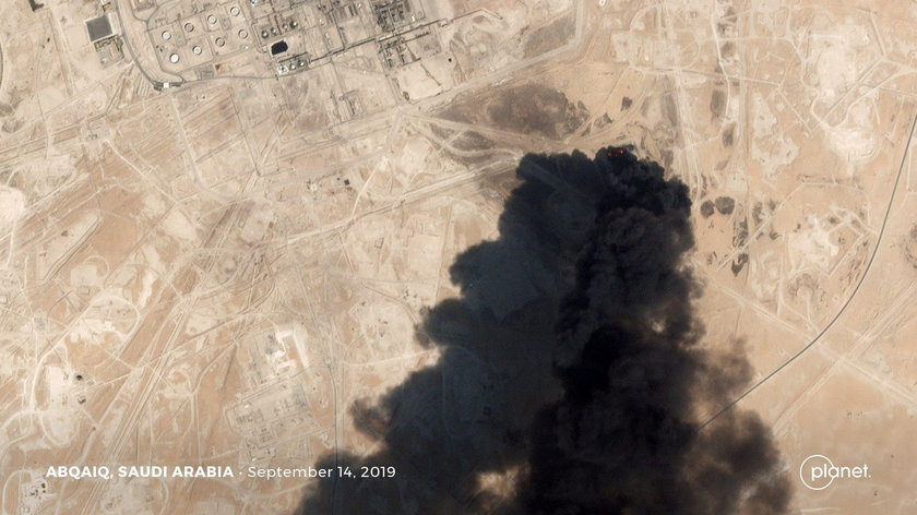 Na zdjęciu: satelitarny obraz pożaru rafinerii Aramco