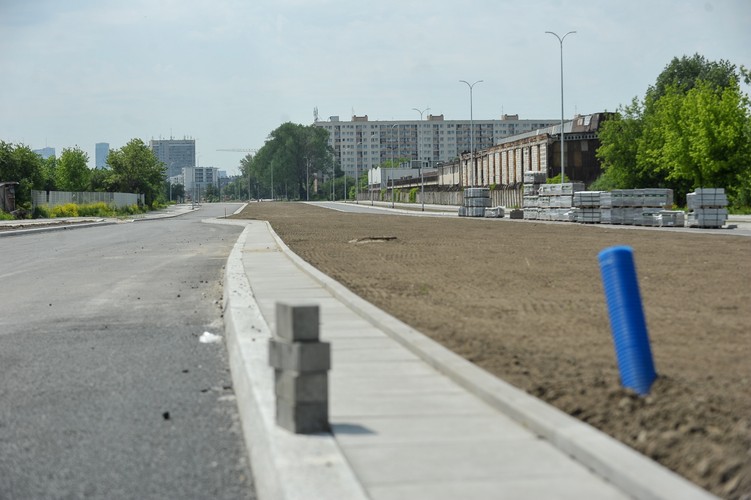 Jak zapowiedział wiceprezydent po zbudowaniu Trasy Świętokrzyskiej i Obwodnicy Śródmiejskiej będzie 'stopniowo uspokajany' ruch na poszczególnych ulicach, m.in. Ząbkowskiej, Okrzei, Brzeskiej i Markowskiej.<br><br>fot. (cat) PAP/Marcin Obara