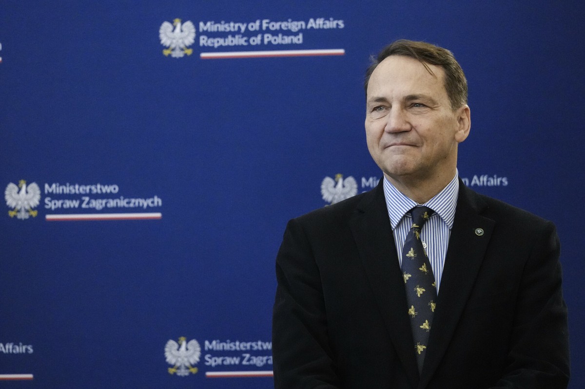 Radosław Sikorski ma powody do zadowolenia. W sondażu nie ma sobie równych
