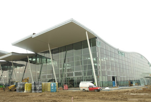 Prace przy budowie nowego terminalu wrocławskiego lotniska - październik 2010 r.(4). Zdjęcia pochodzą z materiałów prasowych Portu Lotniczego Wrocław