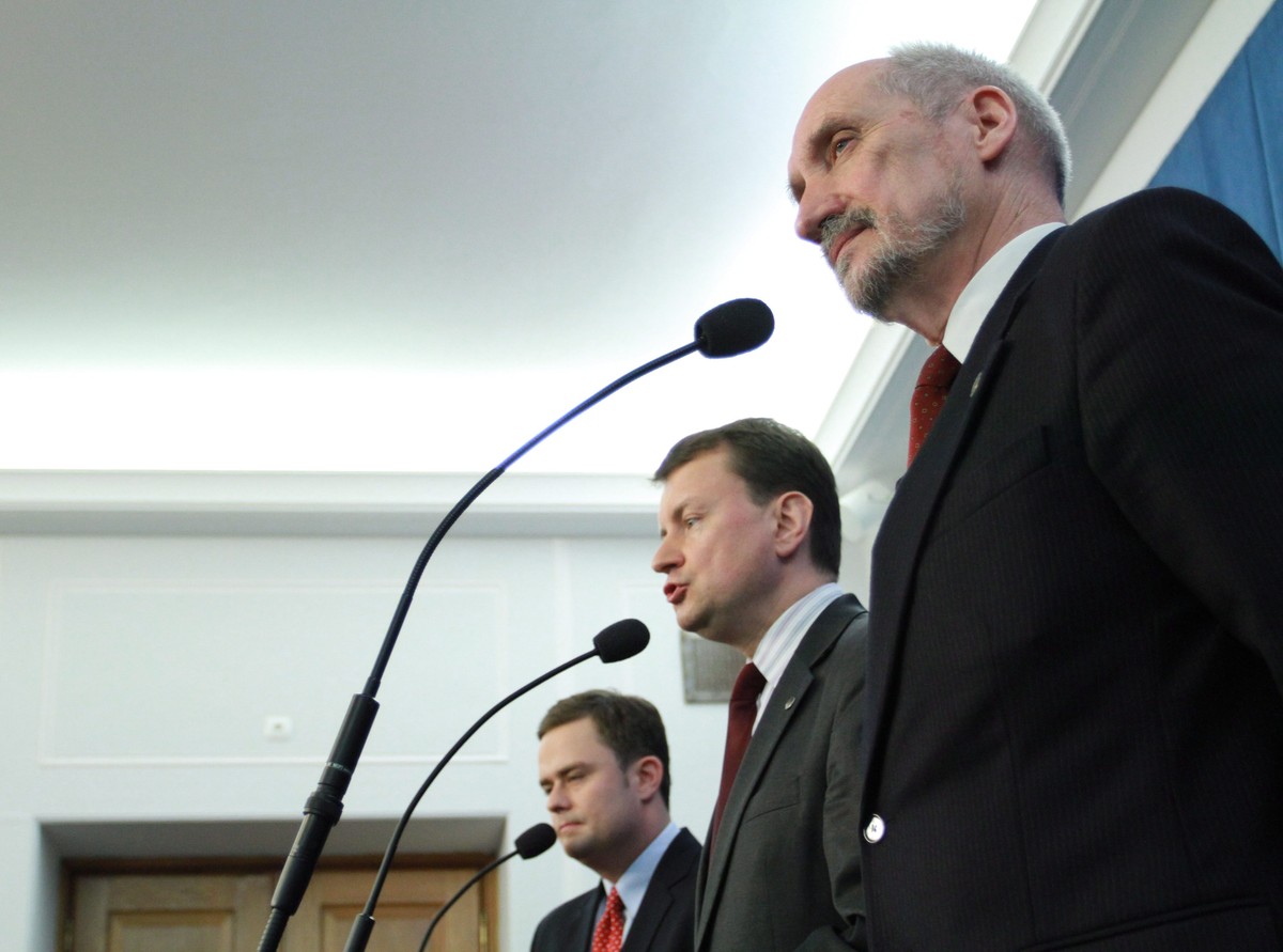 Adam Hofman, Mariusz Błaszczak i Antoni Macierewicz