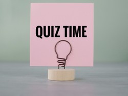 QUIZ. Muzyka z czasów PRL. Dokończ tekst piosenki. Dasz radę zdobyć 10/10?