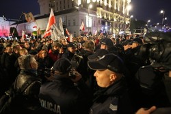 PiS ostro krytykuje sąd za zgodę na kontrmanifestcję podczas miesięcznicy smoleńskiej