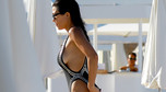 Kourtney Kardashian w stroju kąpielowym
