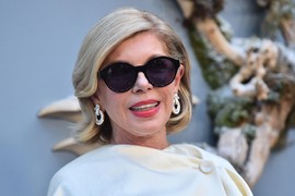 Glumica (73) u vezi sa pevačicom koja može UNUKA DA JOJ BUDE? 31 godinu delila BRAČNI KREVET SA MUŠKARCEM - DO NJEGOVE SMRTI, dobili dve ćerke, a sad svi sumnjaju da je LEZBEJKA