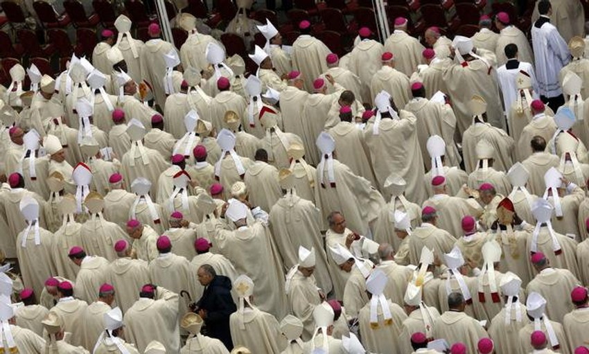 Sveštenici tokom na mise na vatikanskom Trgu svetog Petra