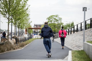 Jeździsz w ten sposób na hulajnodze? Uważaj na mandat!