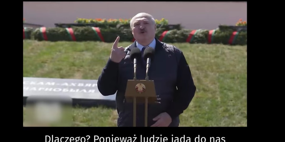 Aleksander Łukaszenka wmawia ludziom, że na Białorusi panuje dobrobyt.