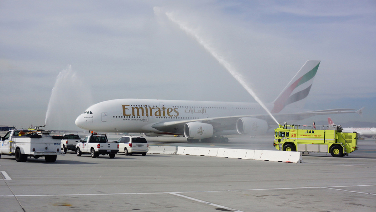 INFORMACJA PRASOWA. Emirates, linie wielokrotnie nagradzane „Oscarami” w branży turystycznej, rozpoczęły rejsy do ojczyzny prawdziwego Oscara słynnym Airbusem A380.