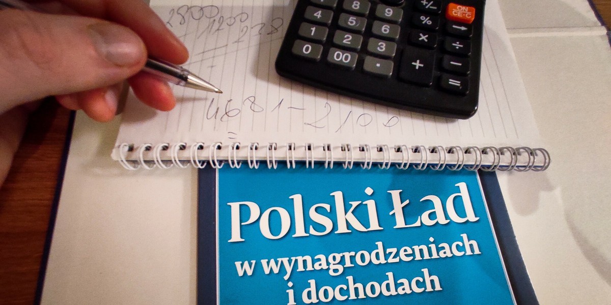 Polski Ład ma przejść gruntowny remont, choć obowiązuje od niecałych trzech miesięcy. Rząd wycofał się z wielu rozwiązań zawartych w pierwotnej wersji programu.