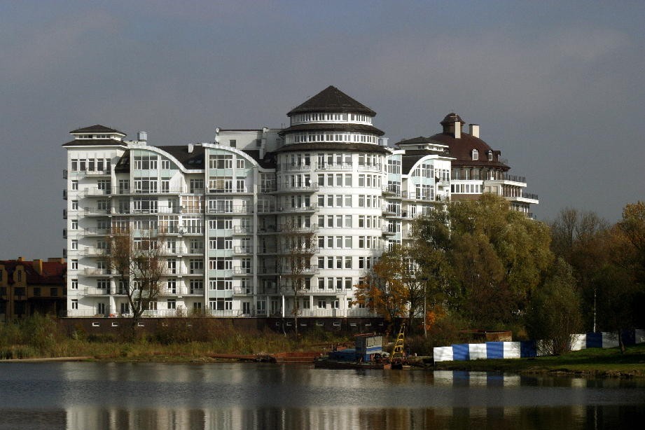 Jesienią do Kaliningradu, nowe budynki nad Górnym Stawem