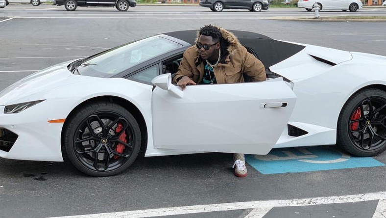 La Hustle Oh! Medikal shows off his 'expensive' closet (WATCH) [ARTICLE] - Vimarsana News