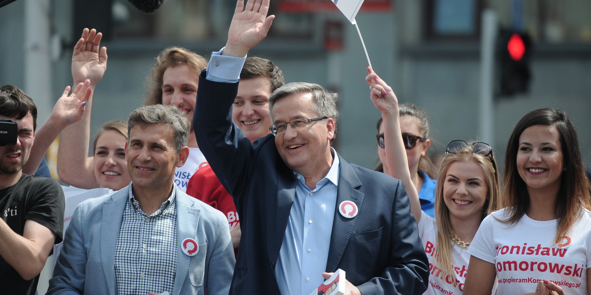 Bronisław Komorowski na spacerze