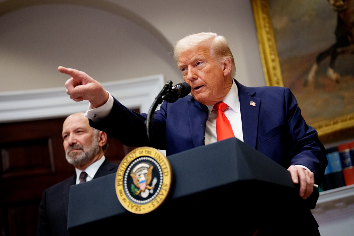 Trump oskarża urzędników o fałszowanie danych z rynku pracy. Żąda ich zwolnienia