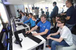 Partyjna walka w wirtualnym świecie. PO zwycięża