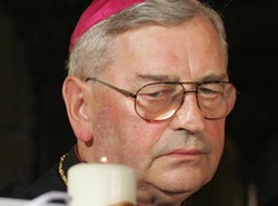 Pieronek: Rządy Berlusconiego to skandal