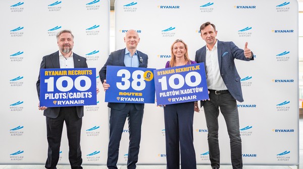 Ryanair nie tylko poszerza siatkę wrocławskich połączeń, ale też poszukuje kandydatów na przyszłych pilotów. 