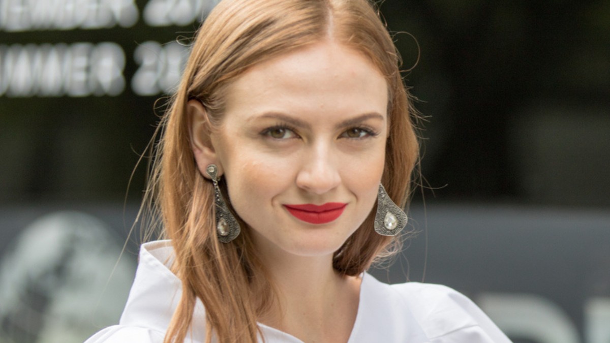Jakie kolory pomadek odmładzają, a jakie postarzają?