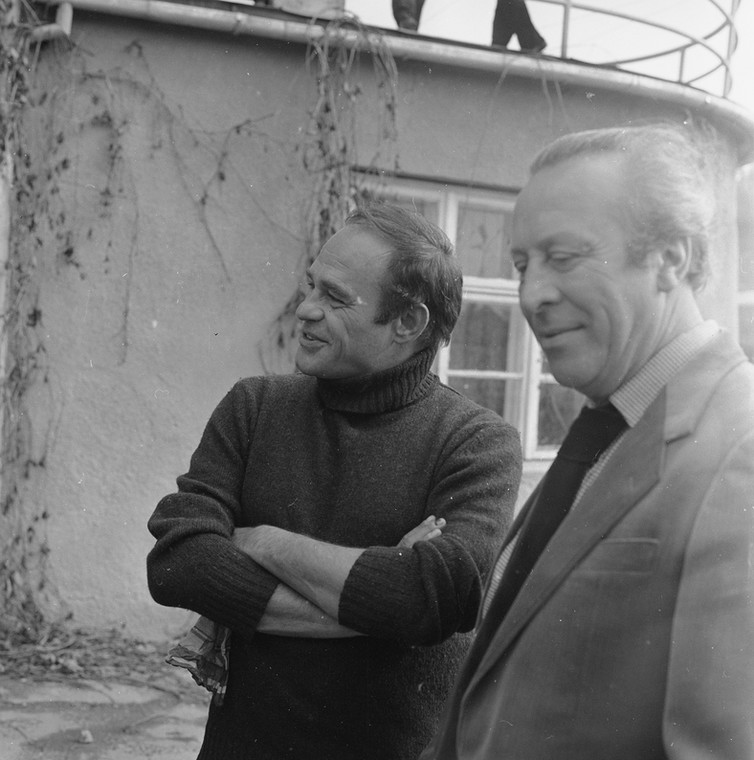Roman Wilhelmi i Leon Niemczyk przy schronisku górskim "Trzy Korony" [1980]