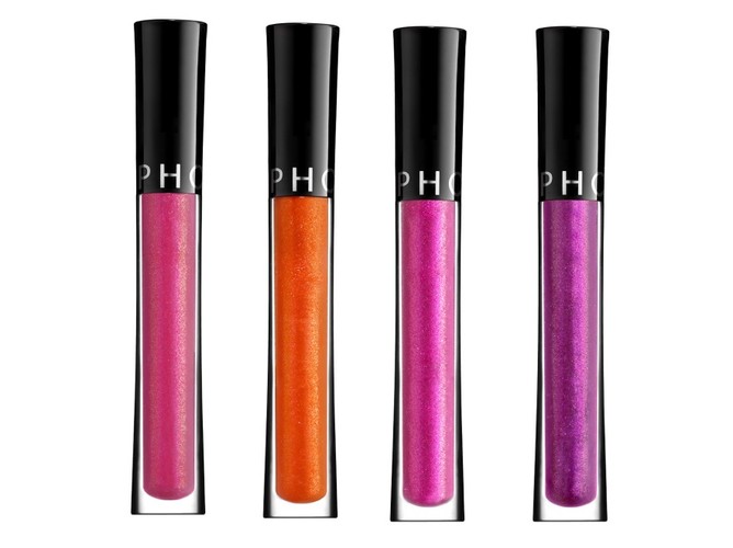 Usta - podobnie jak oczy i paznokcie - porażają barwami. Dostępne są cztery kolory, którym bardzo trudno będzie się oprzeć: krzykliwy kolor balonowej gumy do żucia „tropical pink”, dziewczęcy odblaskowy róż „tropical fluo”, apetyczny kolor maliny „tropical violet” i ekstrawagancki odcień „tropical orange”.