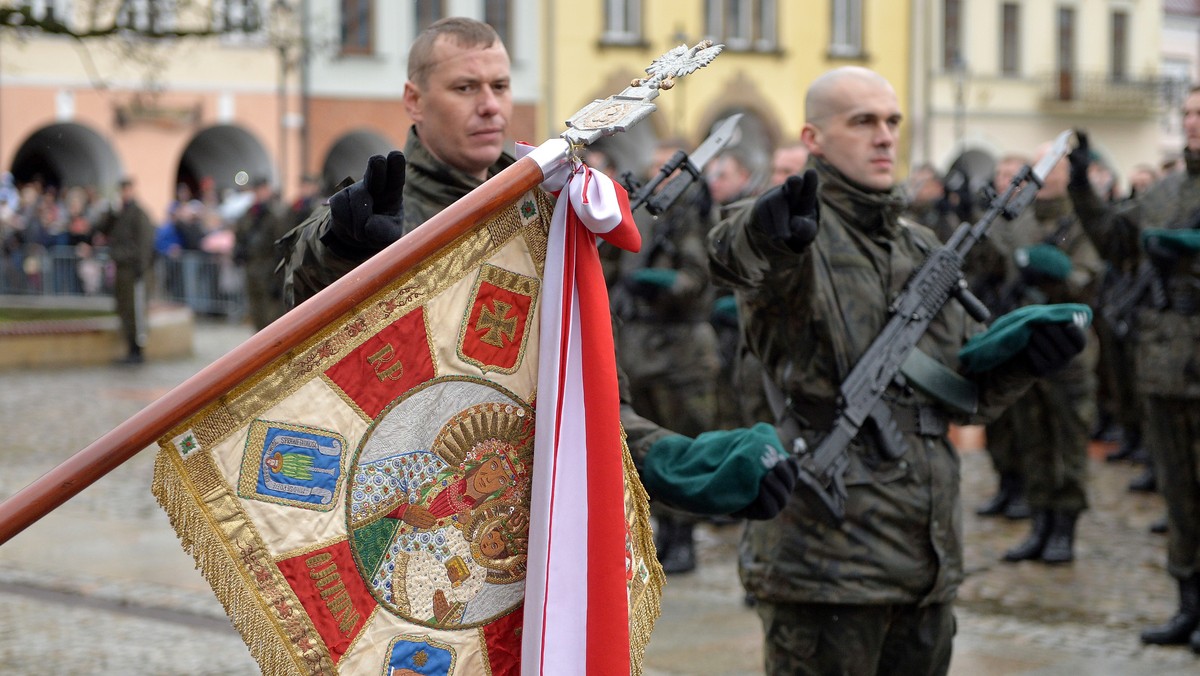 380 żołnierzy Wojsk Obrony Terytorialnej złożyło w niedzielę w Krośnie (Podkarpackie) przysięgę. Wszyscy służyć będą w 3. Podkarpackiej Brygadzie Obrony Terytorialnej im. płk. Łukasza Cieplińskiego.