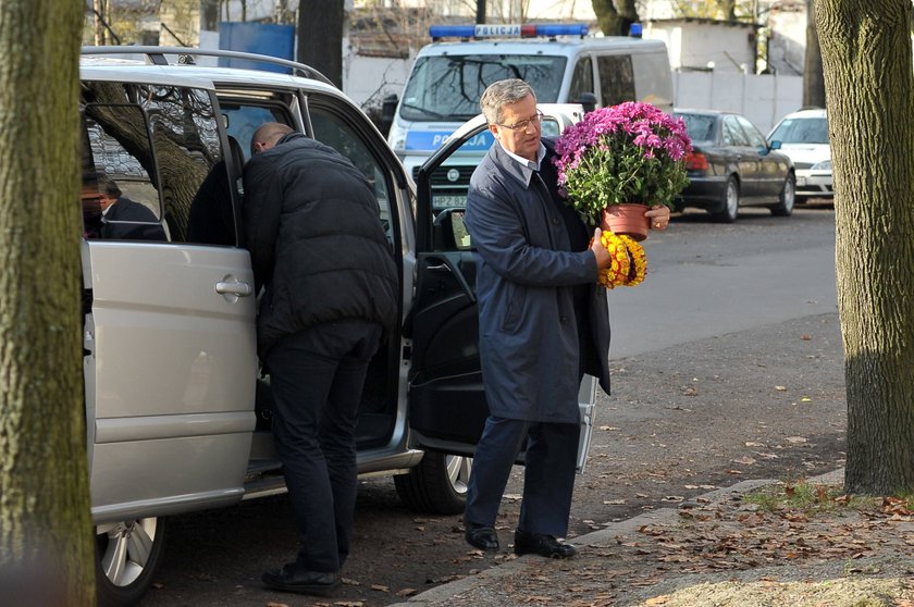 Bronisław Komorowski odwiedza groby bliskich