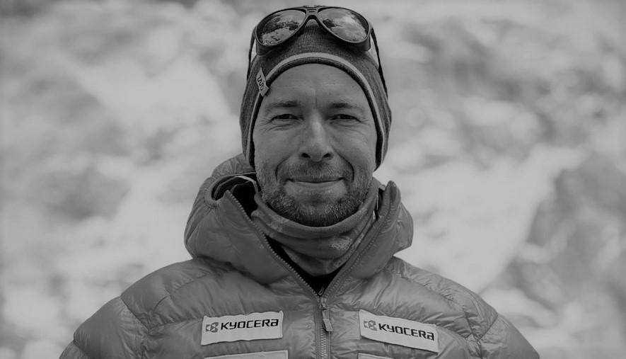 Suhajda Szilárdtól megtört hangon búcsúzik barátja, Száraz Dénes színész. Fotó: Kyocera Everest Expedíció 2023