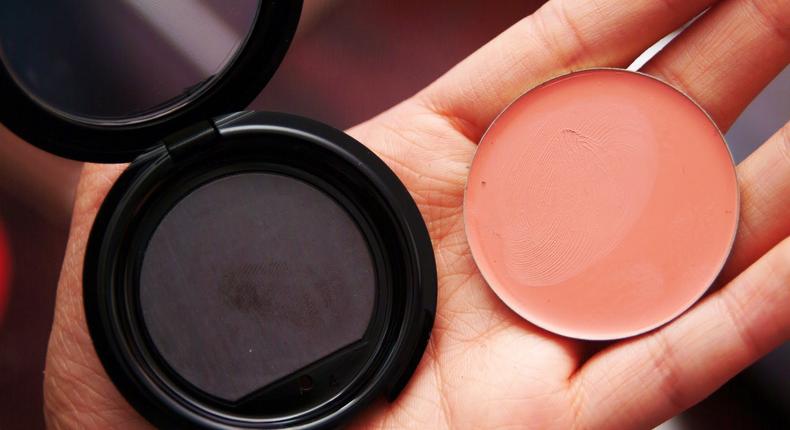 Depotting a blush