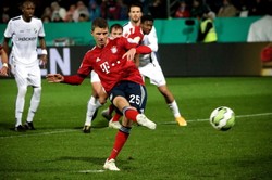 Puchar Niemiec: Czwartoligowy rywal napędził strachu Bayernowi. Lewandowski oglądał mecz z ławki rezerwowych