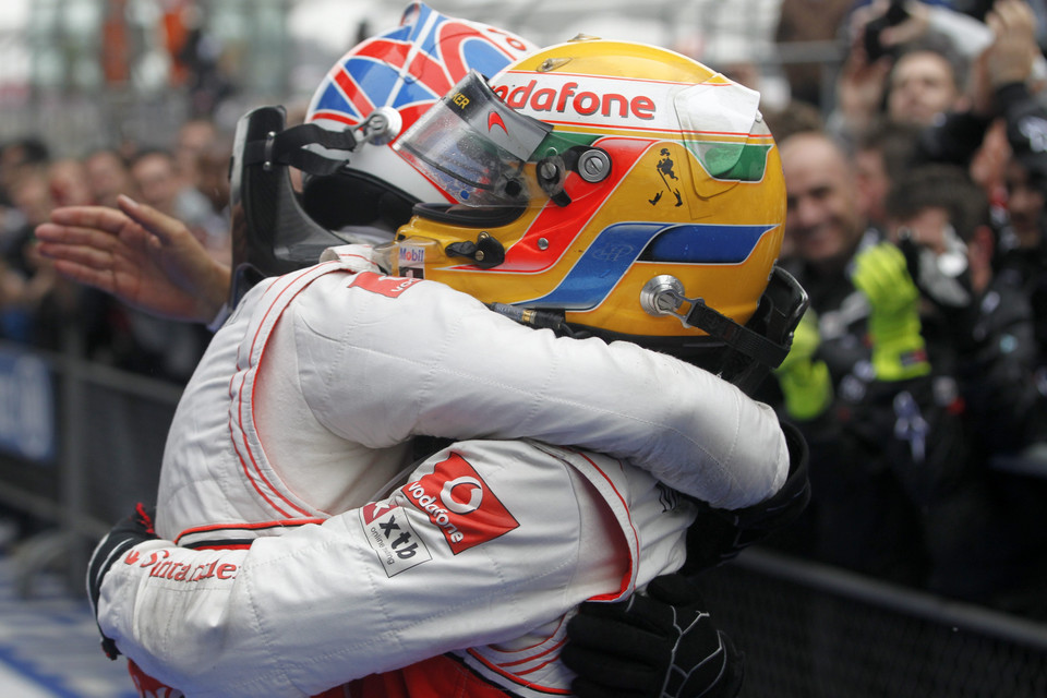 Jenson Button (po lewej) i Lewis Hamilton