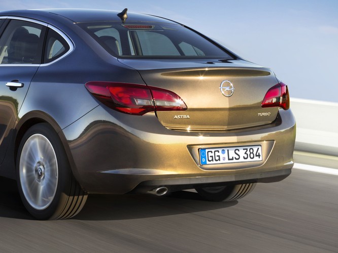 Opel astra sedan