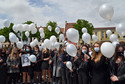 Uczniowie Liceum Ogólnokształcącego im. Bolesława Chrobrego w Gryficach podczas Marszu przeciwko przemocy