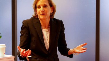 pozorowana wojna węgier z ukrainą. anne applebaum: orban panikuje