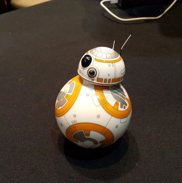 Sterowany smartfonem robot BB8 ze Star Wars