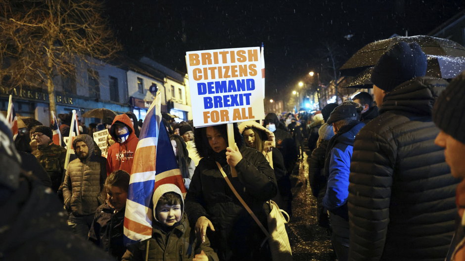 Protest przeciwko protokołowi między Wielką Brytanią, a UE, który został uzgodniony podczas brexitu, Irlandia Północna, 18 lutego, 2022 r.